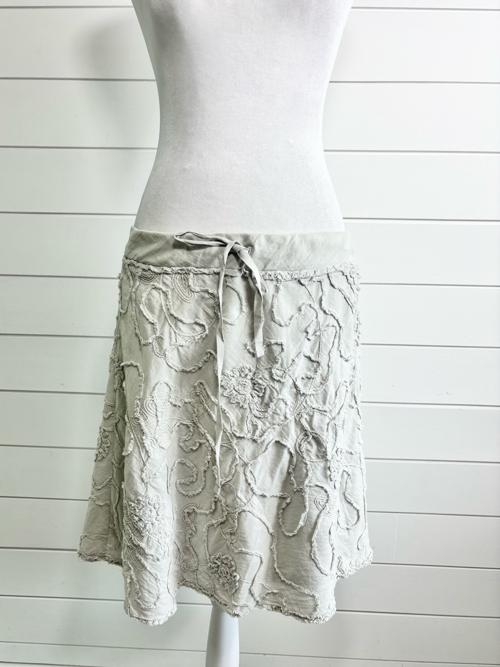 Max Studio Light Gray Embroidered Drawstring Skater Skirt with Floral Texture L